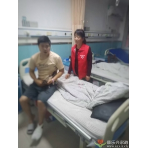温暖守护，生命之光——麻城康乐兴护工团队的10名“红衣天使”